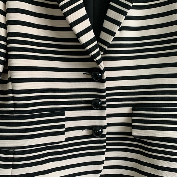 Nanette Lenore Women’s Black Striped Long Sleeve Notch Lapel Blazer Sz. 8 NWOT - Picture 5 of 9